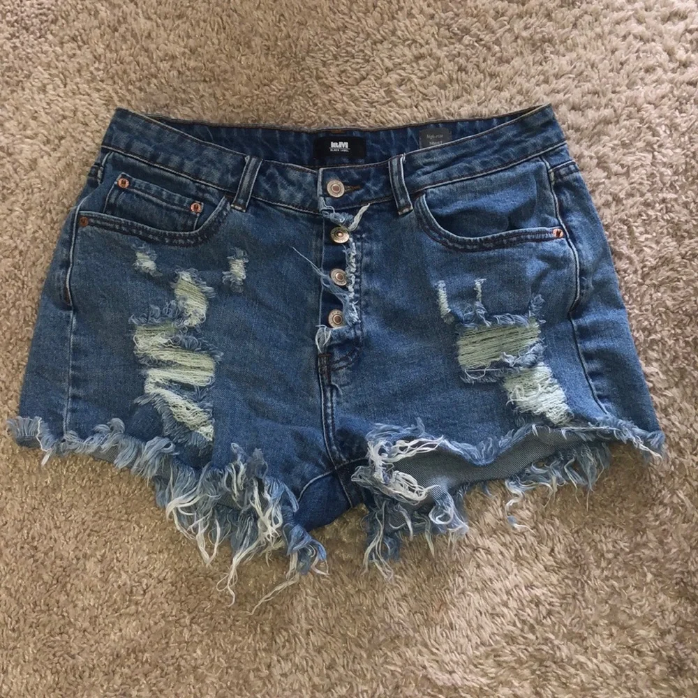 I&M High Waisted Shorts - Medium - Picture 2 of 5